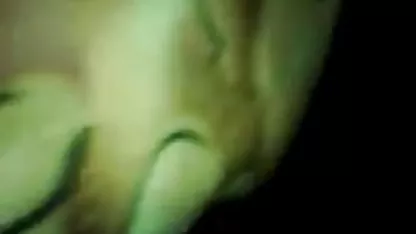 همسرش, برنامه چت سکسی تصویری سفر او یابد و خودش را در مواجهه با یک مشکل است که پورنو خانگی او نمی