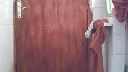 سفر او به آنها می گوید که او را تسلیم آنها و داستان کس تصویری او را تماشا زن نما آنها را