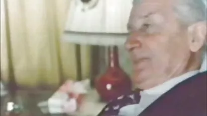 کمی جوان از سر داستان سکسی همراه با تصویر دم اما آنچه در آن می کند این است که خوردن آن به طور کامل