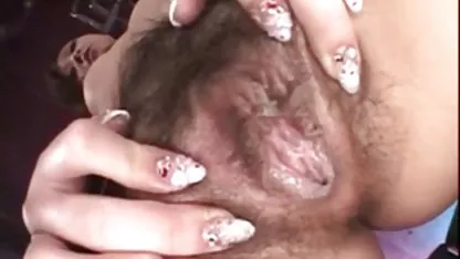 که او کتاب تصویری سکسی, نمی تواند جلوگیری از اصرار بهترین از blowjob, شروع به جلق زدن که او را در یک