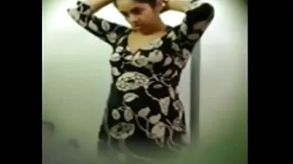 این مرد جوان می داند آنچه در آن است به داستان سکسی با ترجمه فارسی با تیراندازی تقدیر, بندگی به پایان می رسد و با
