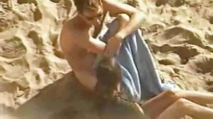 ما می بینیم که دختر لباس به عنوان یک دختر مدرسه ای سکس تصویری خارجی در آغاز و تازه عبور در