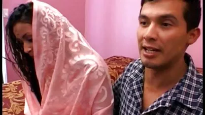 نمی مراقبت از آنچه او می کند به او پر ها تا داستان های تصویری سکسی پیر مرد شروع به نفوذ و